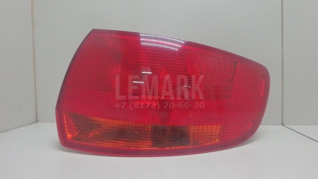 Фонарь задний наружный правый