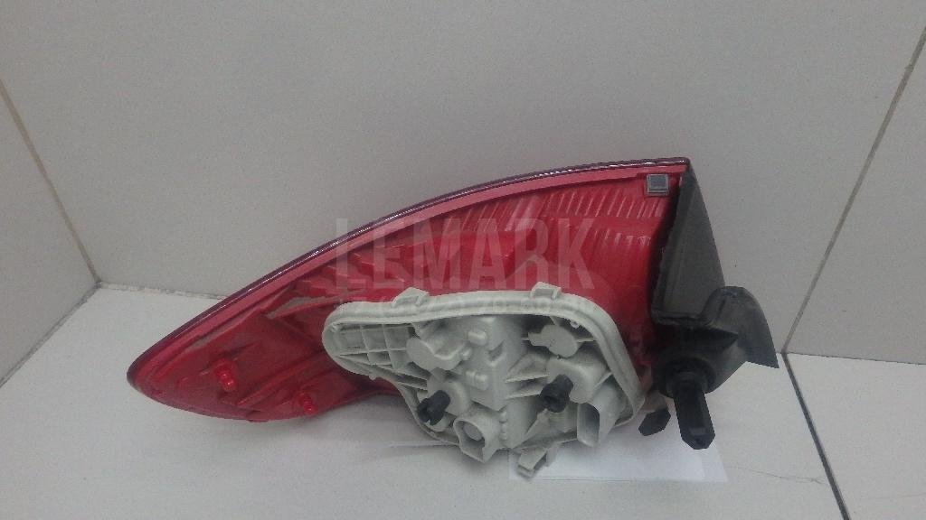 Фонарь задний наружный правый