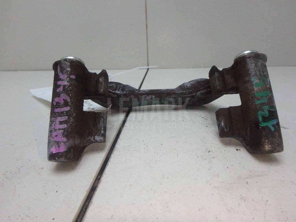 Скоба суппорта заднего