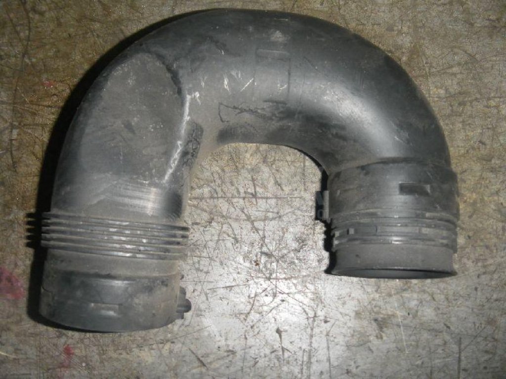 Патрубок воздушного фильтра