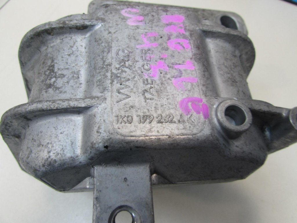 Опора двигателя правая