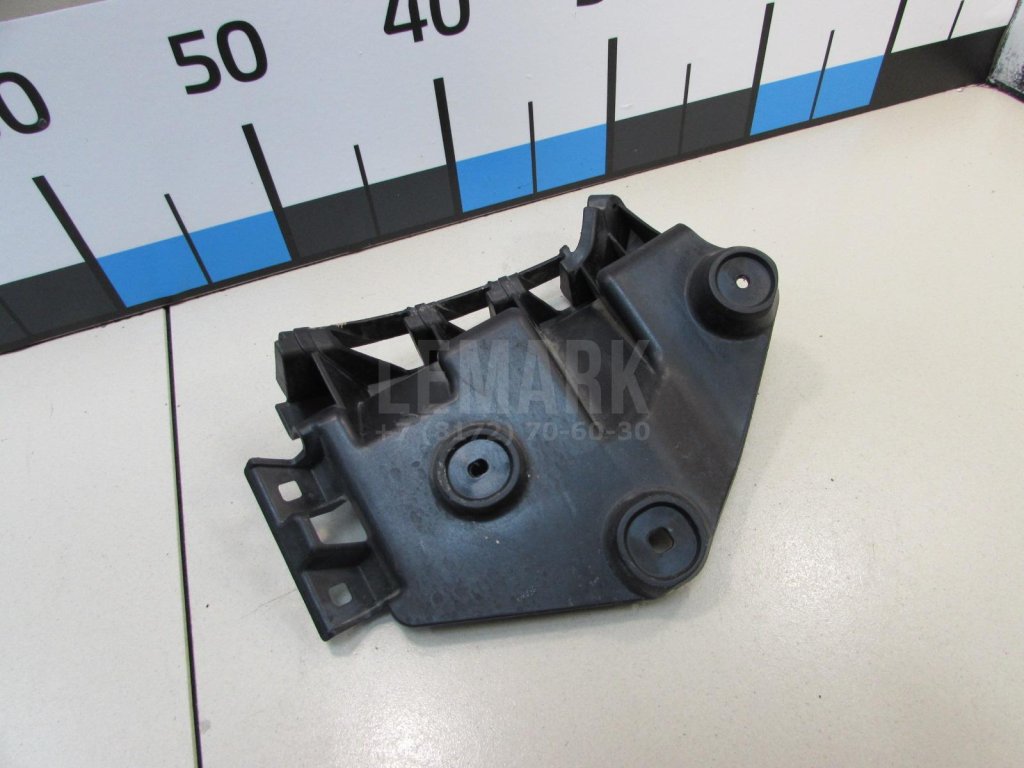 Направляющая заднего бампера правая