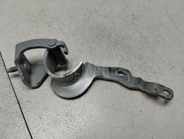 Петля двери багажника