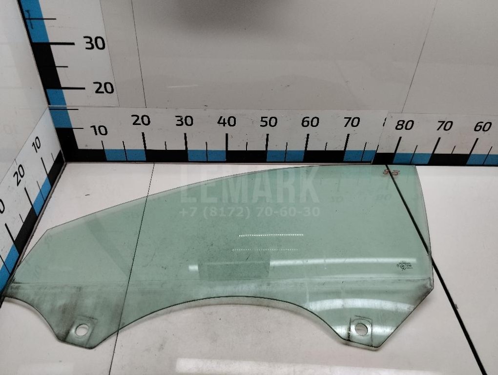 Стекло двери передней левой