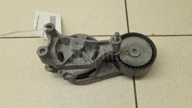 Ролик руч.ремня с кронштейном