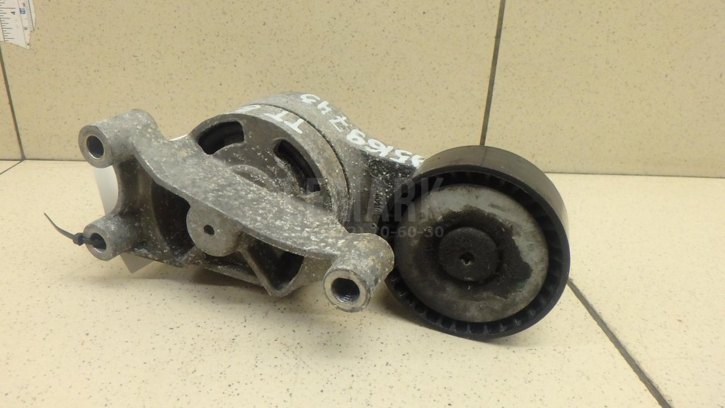 Ролик руч.ремня с кронштейном