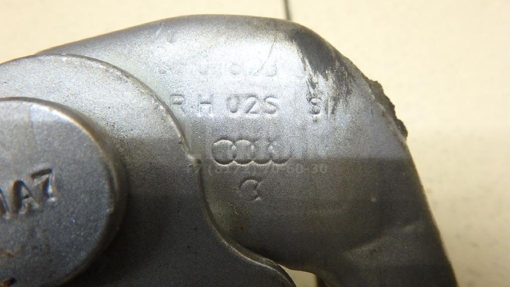 Петля капота правая