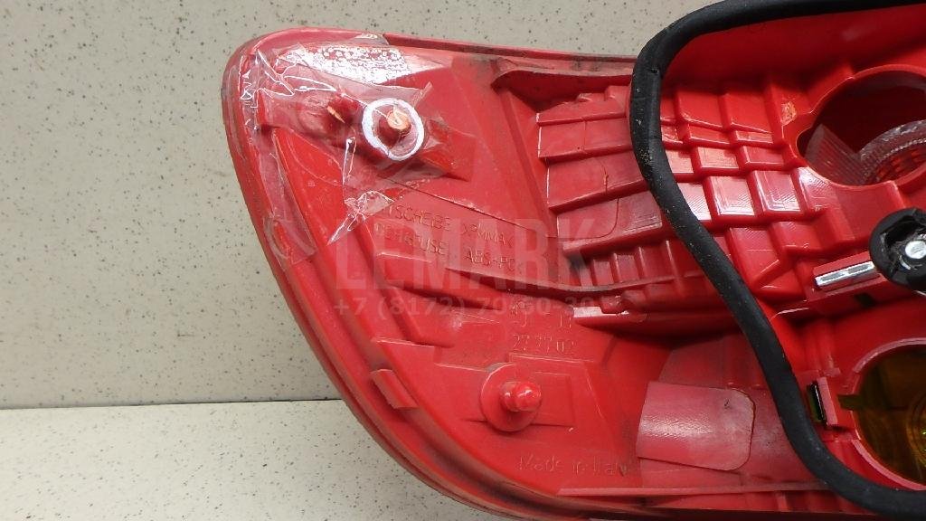 Фонарь задний наружный правый