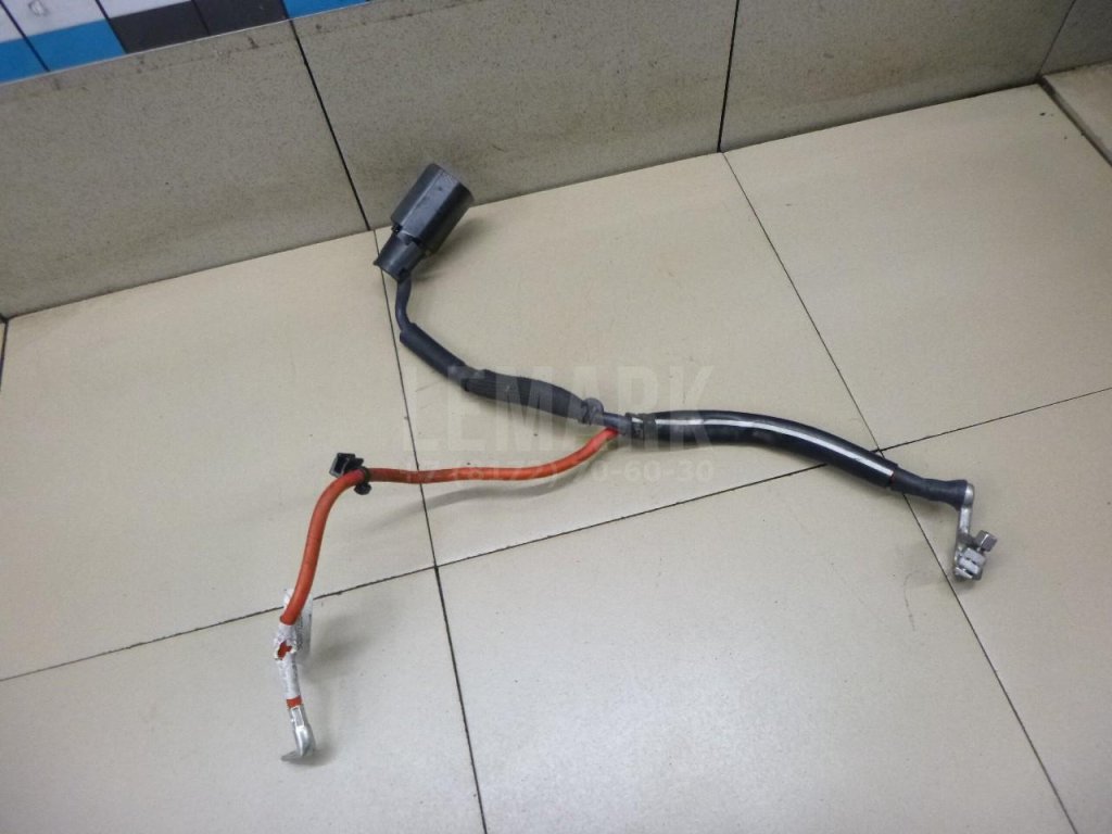 Клемма аккумулятора плюс