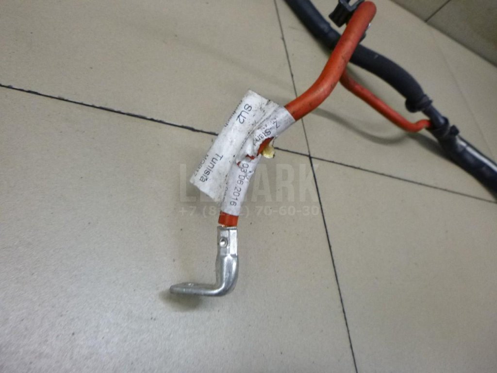 Клемма аккумулятора плюс