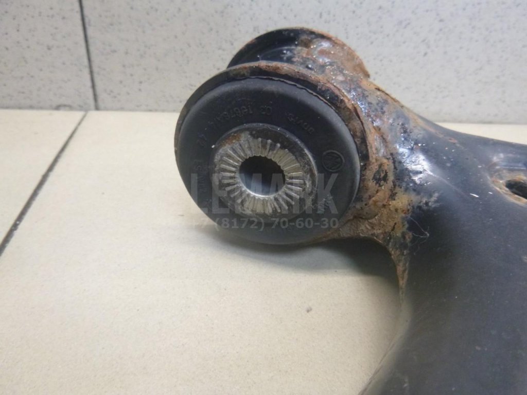 Рычаг передний правый