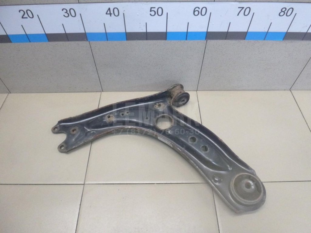 Рычаг передний правый