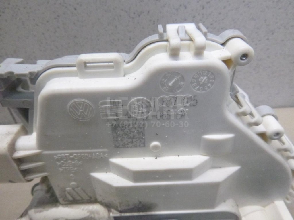 Замок двери передней левой