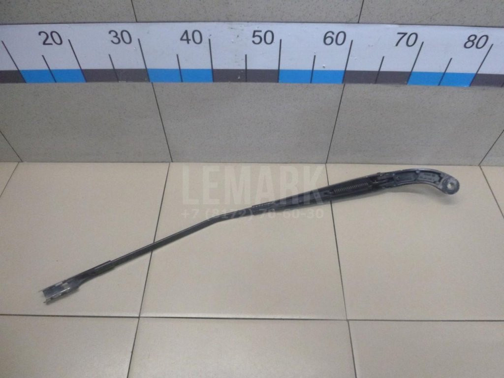 Поводок стеклоочистителя передний правый