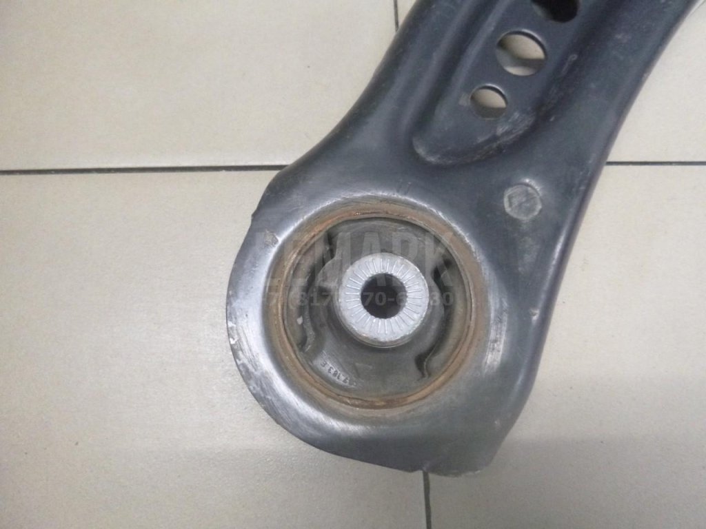 Рычаг передний правый