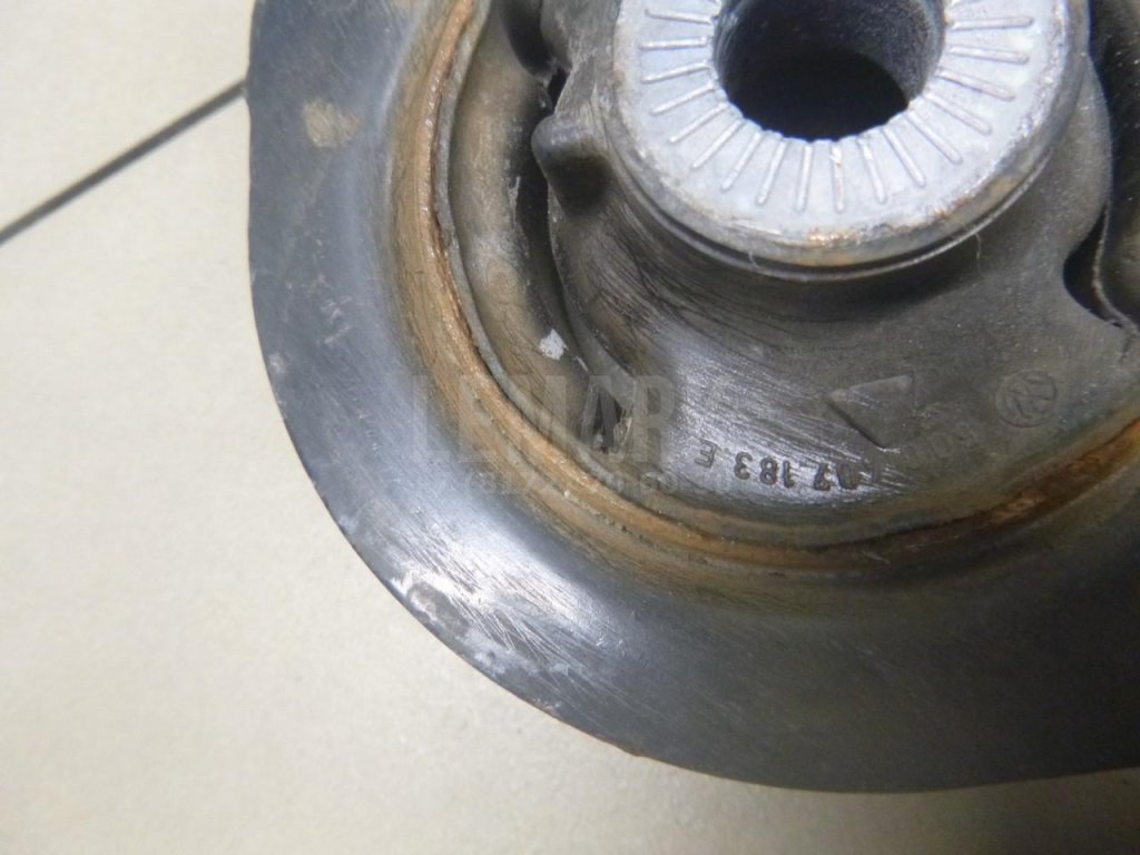 Рычаг передний правый