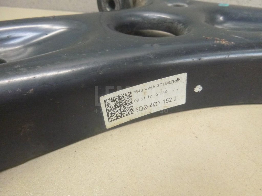 Рычаг передний правый