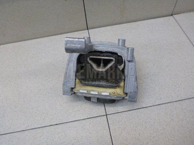 Опора двигателя правая