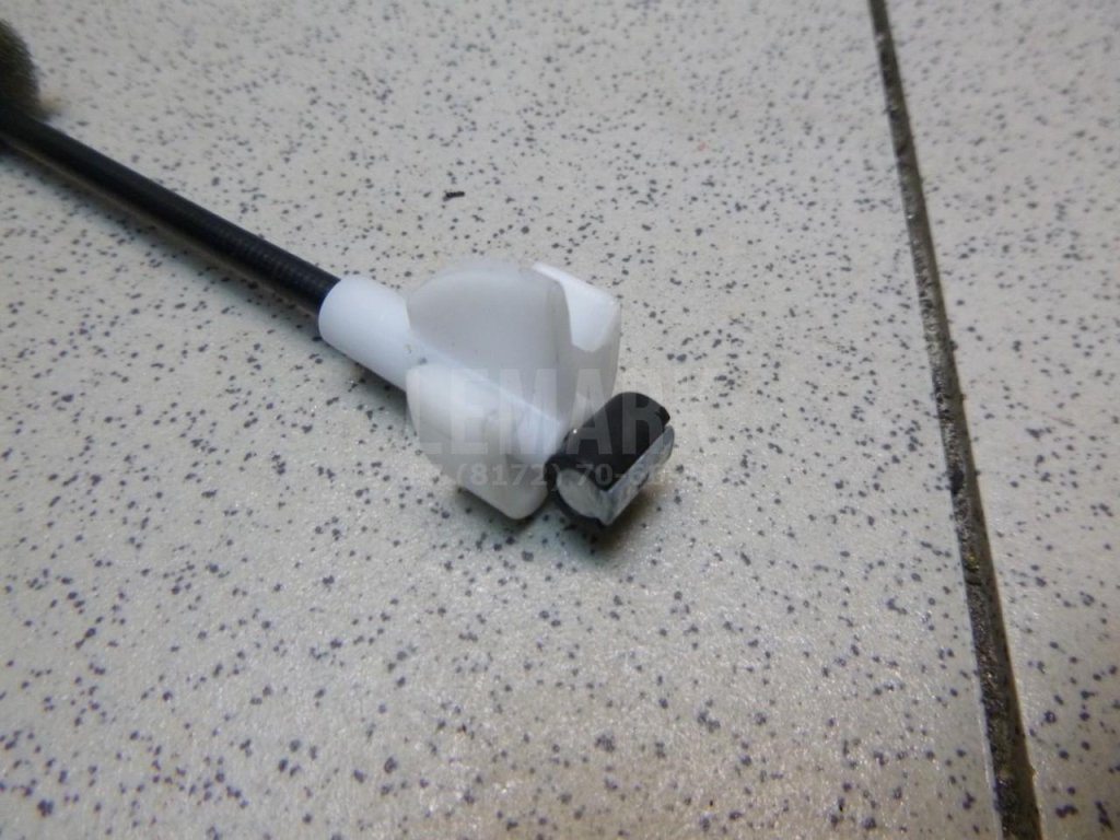 Трос открывания передней двери