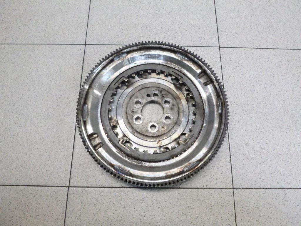 Маховик для  Audi A4 [B9] 2015