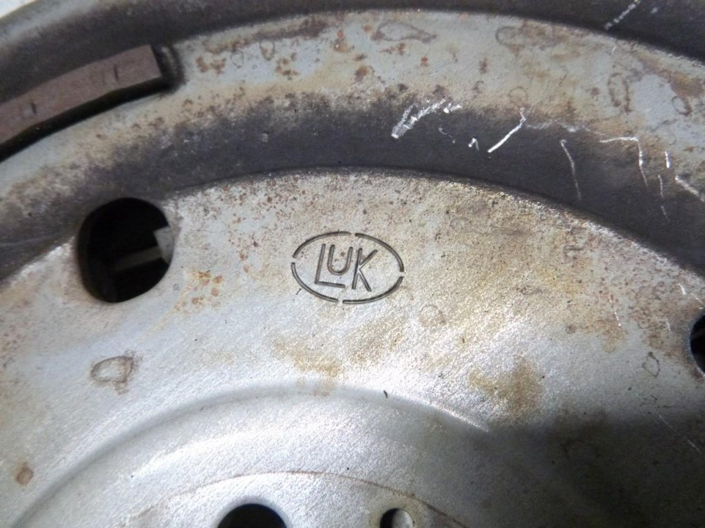 Маховик для  Audi A4 [B9] 2015