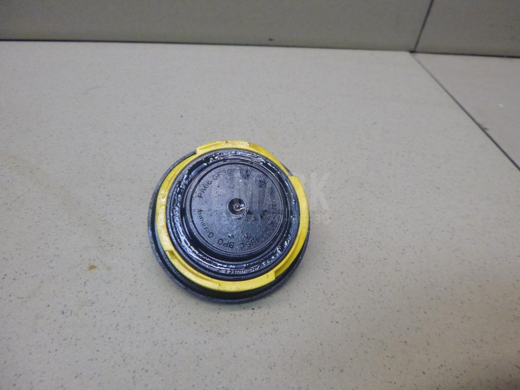 Крышка маслозаливной горловины