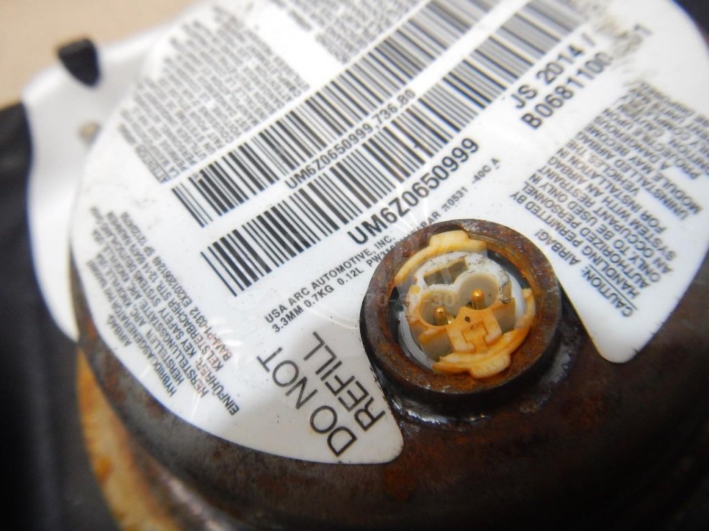 Подушка безопасности пассажирская (в торпедо)