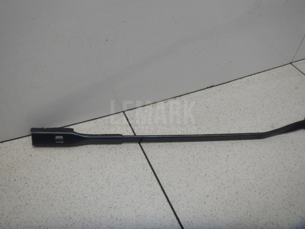 Поводок стеклоочистителя передний правый