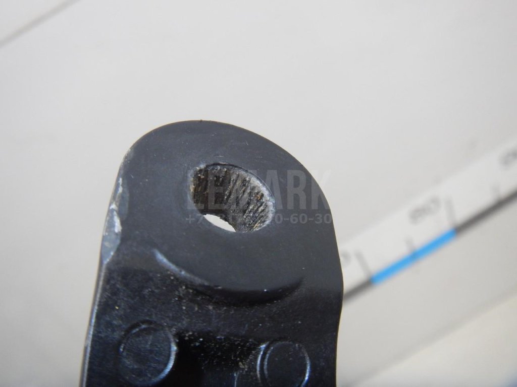 Поводок стеклоочистителя передний правый