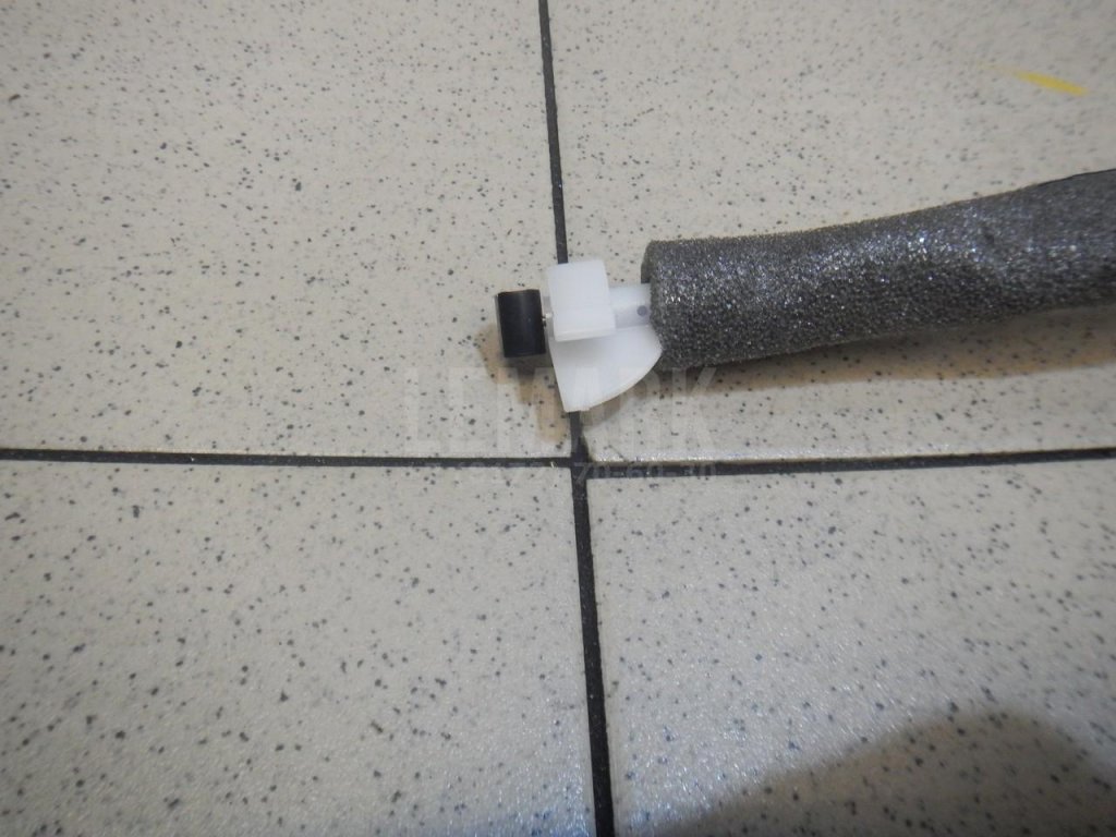 Трос открывания передней двери