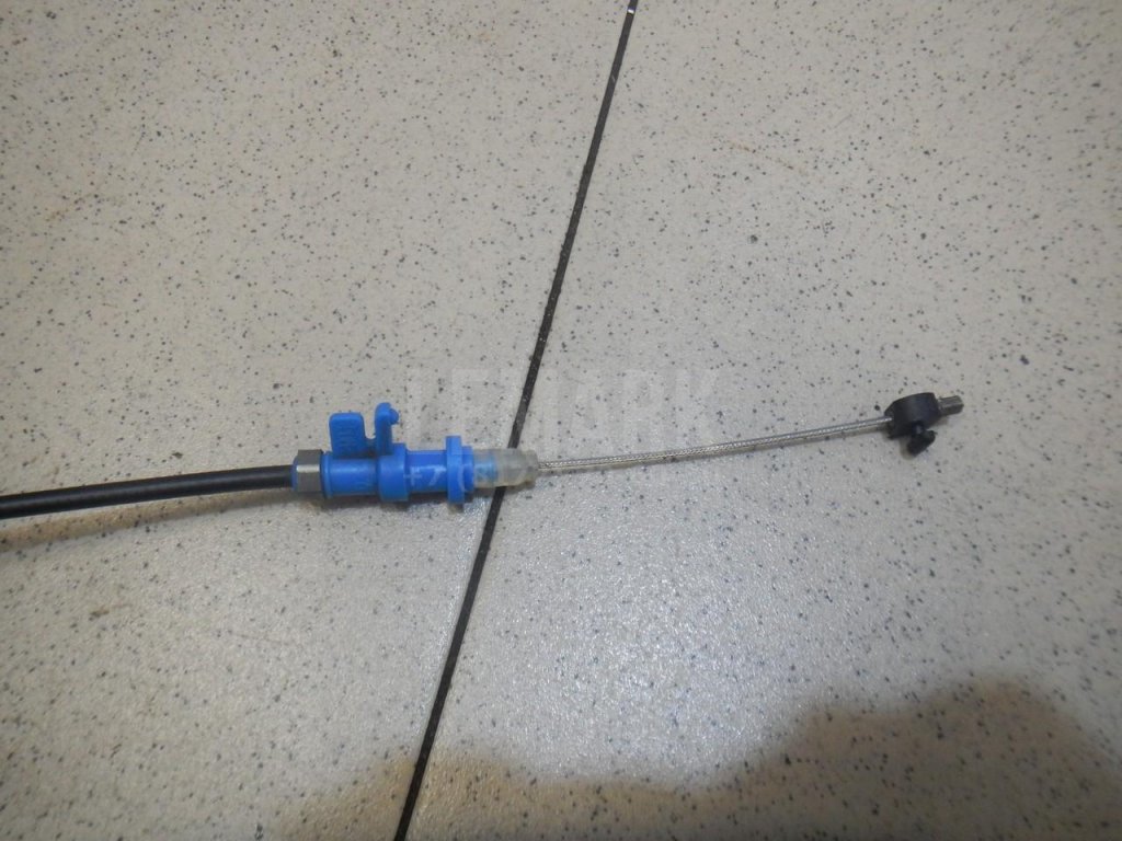 Трос открывания передней двери