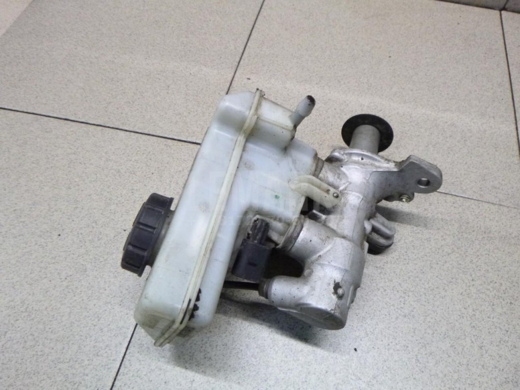 Цилиндр тормозной главный