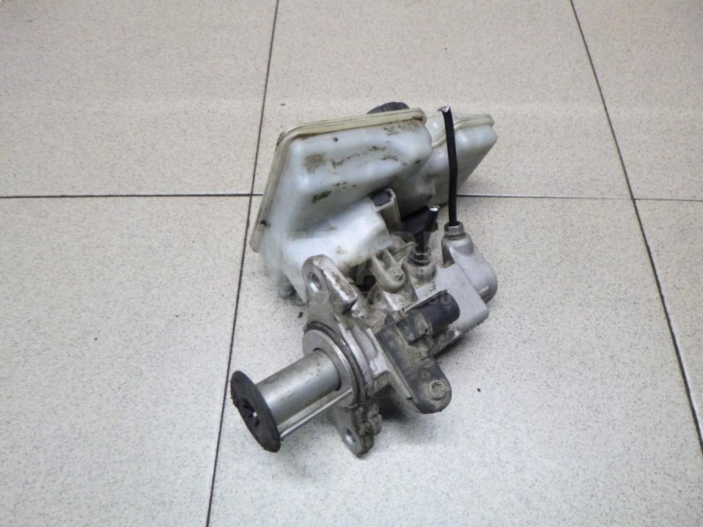 Цилиндр тормозной главный