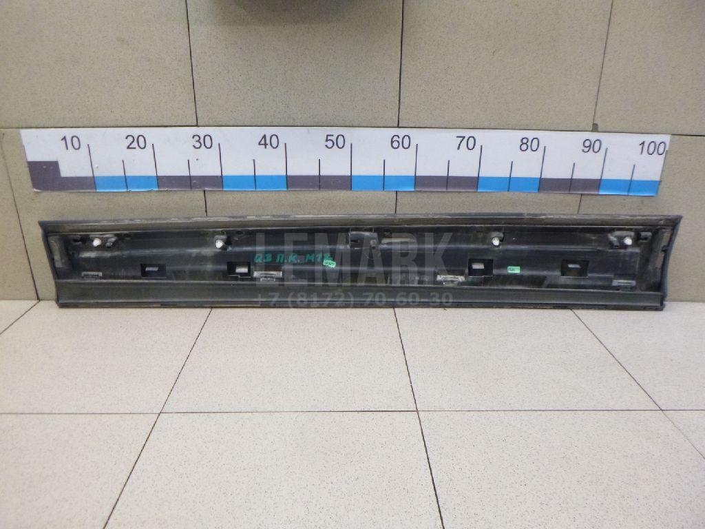 Накладка двери передней правой