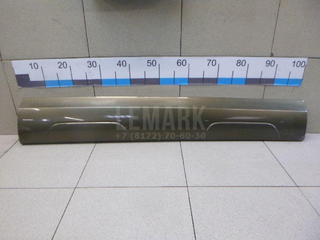 Накладка двери передней правой