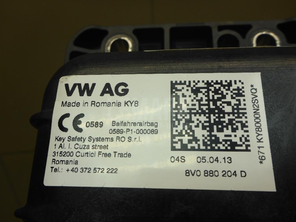 Подушка безопасности пассажирская (в торпедо)