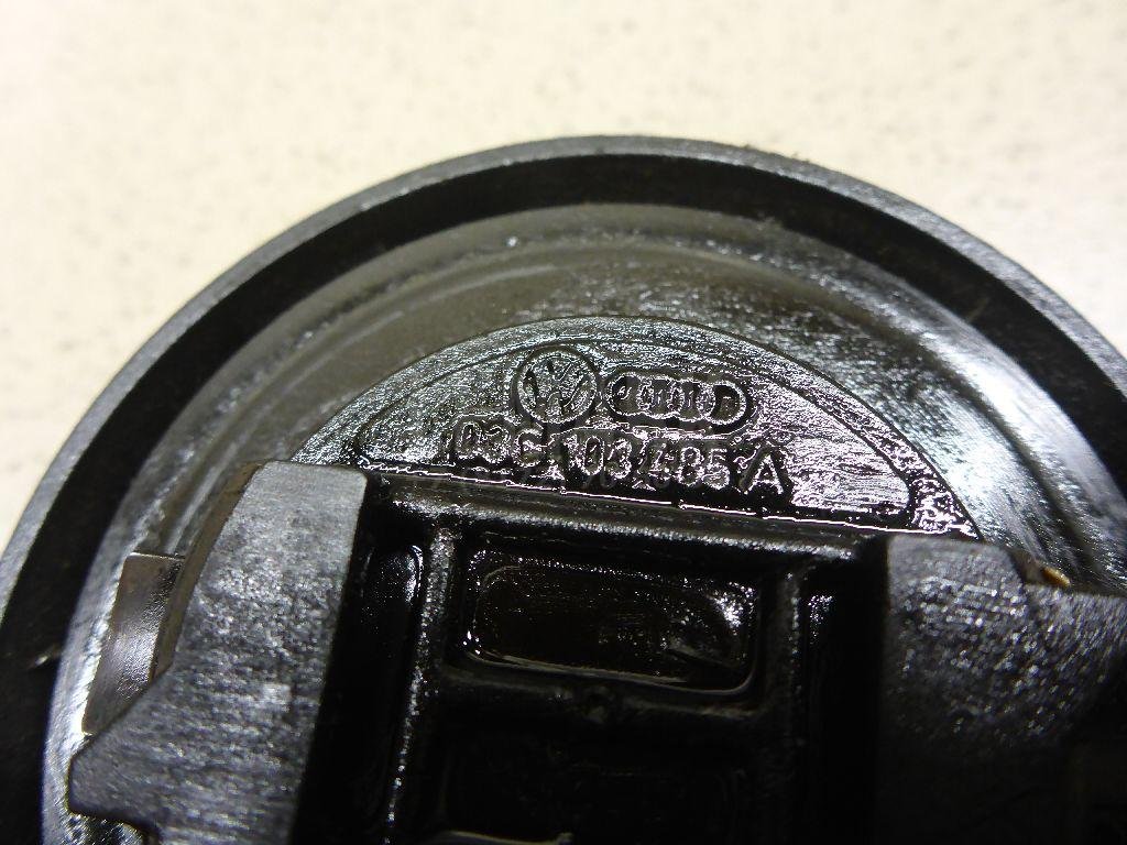 Крышка маслозаливной горловины