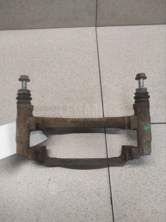 Скоба суппорта переднего левого