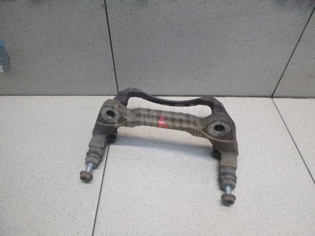 Скоба суппорта переднего правого