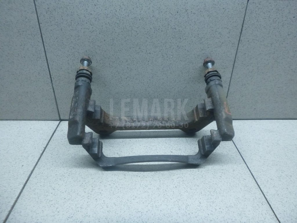 Скоба суппорта переднего левого