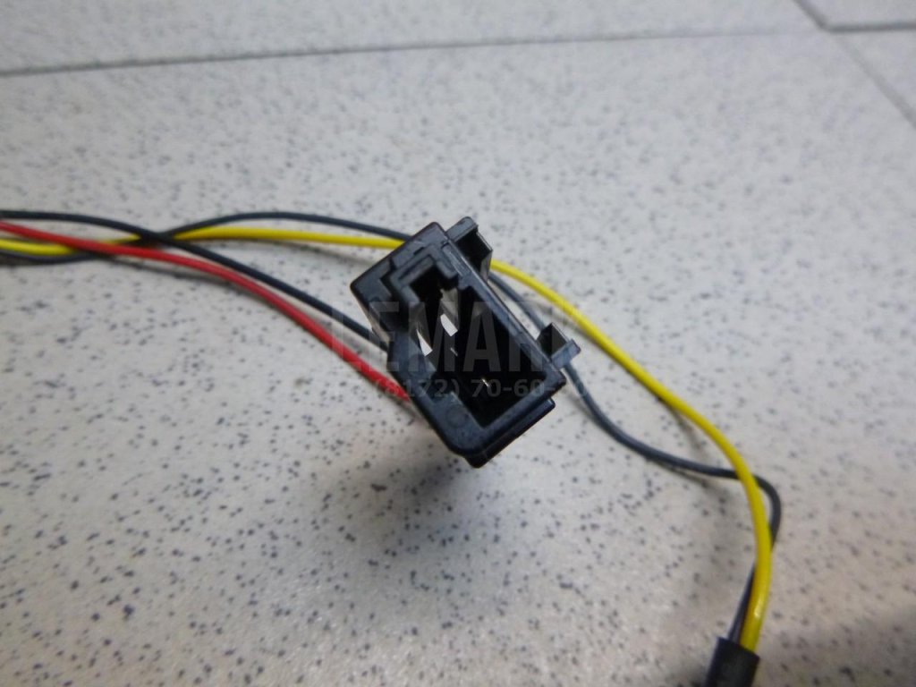 Кнопка открывания багажника