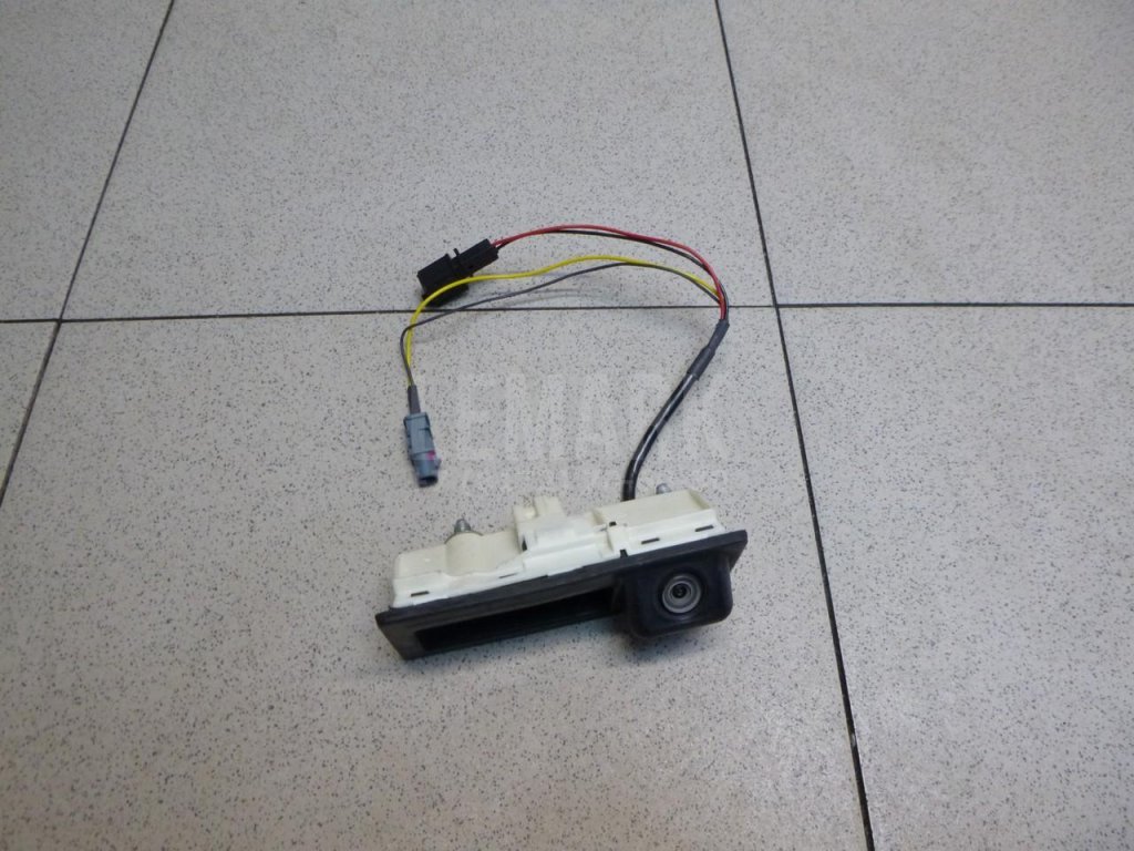 Кнопка открывания багажника