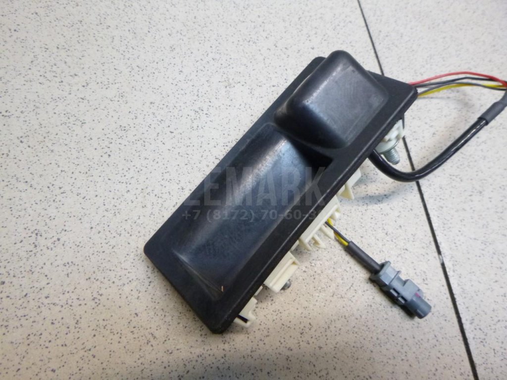 Кнопка открывания багажника