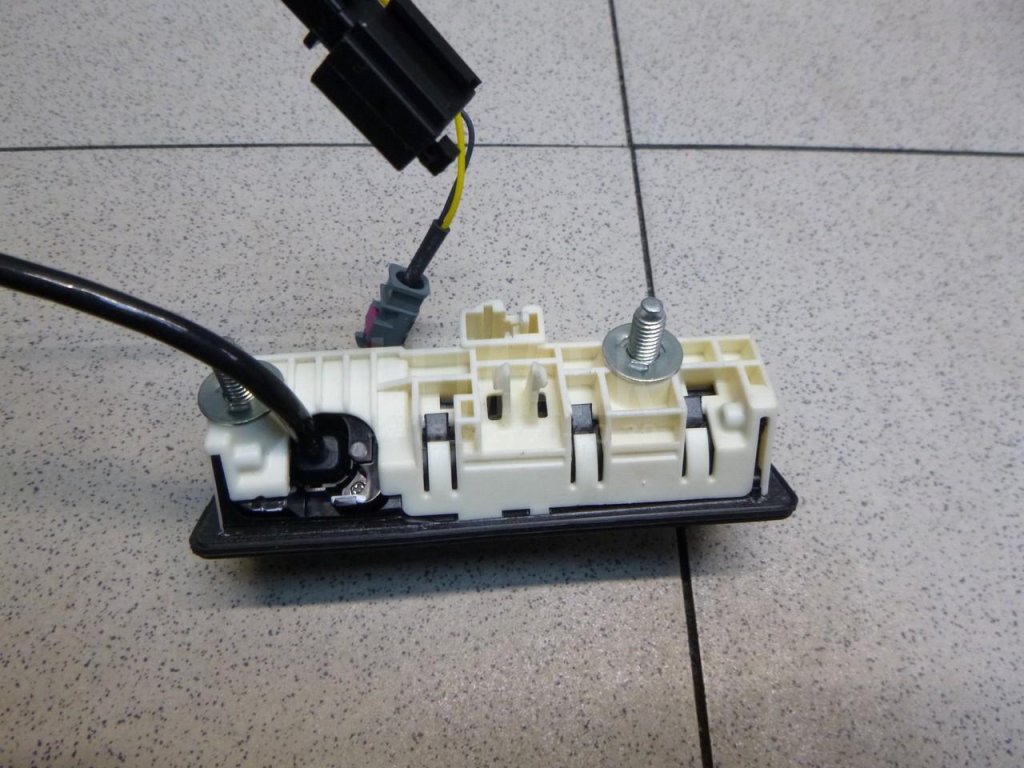 Кнопка открывания багажника