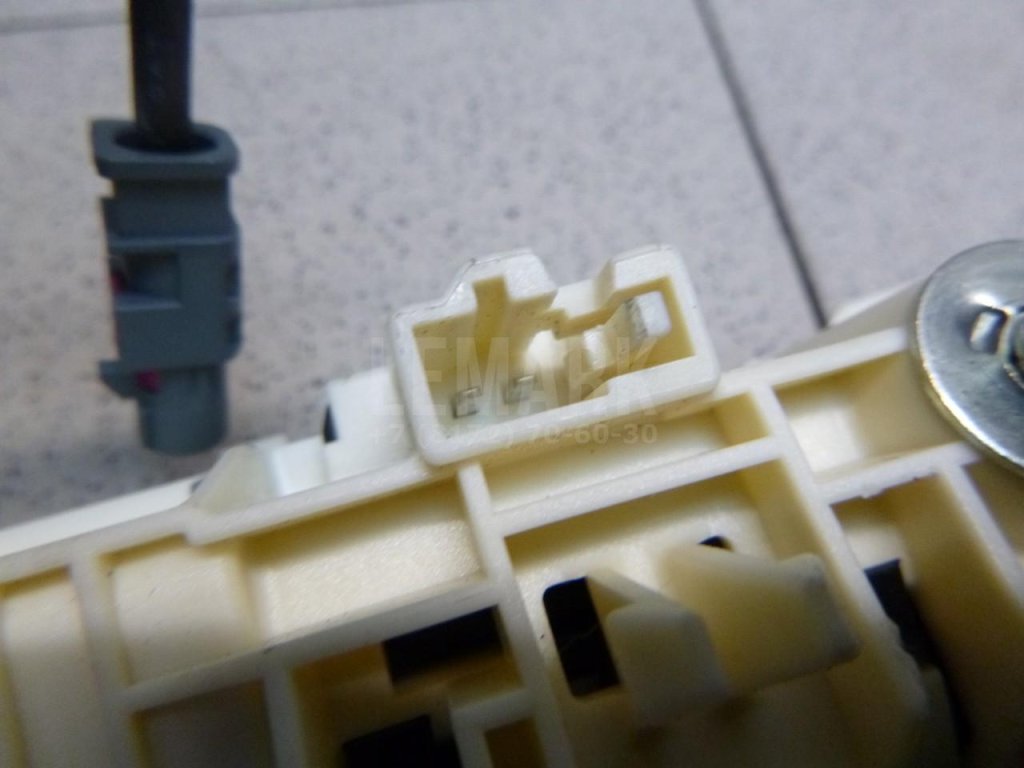 Кнопка открывания багажника