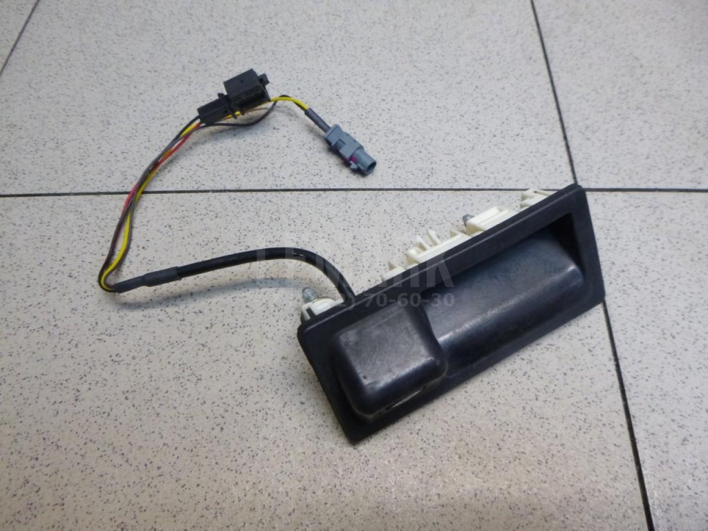 Кнопка открывания багажника