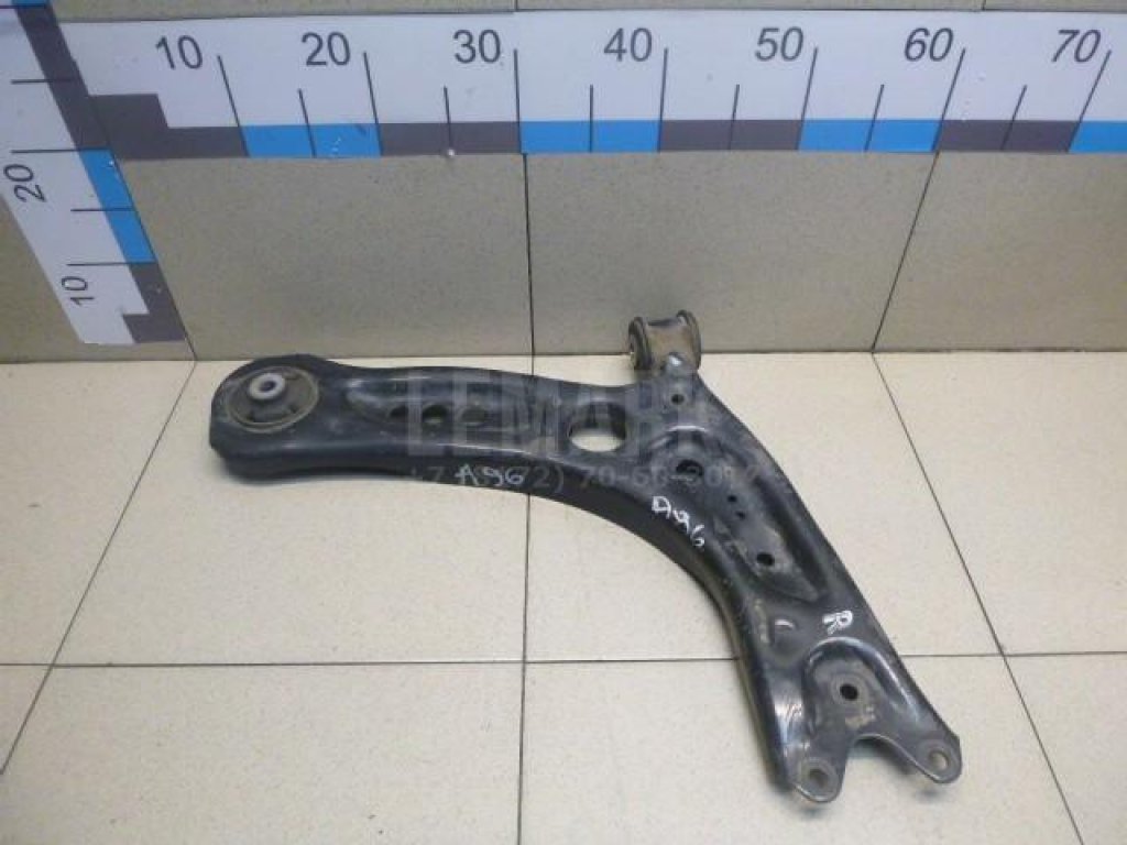 Рычаг передний правый