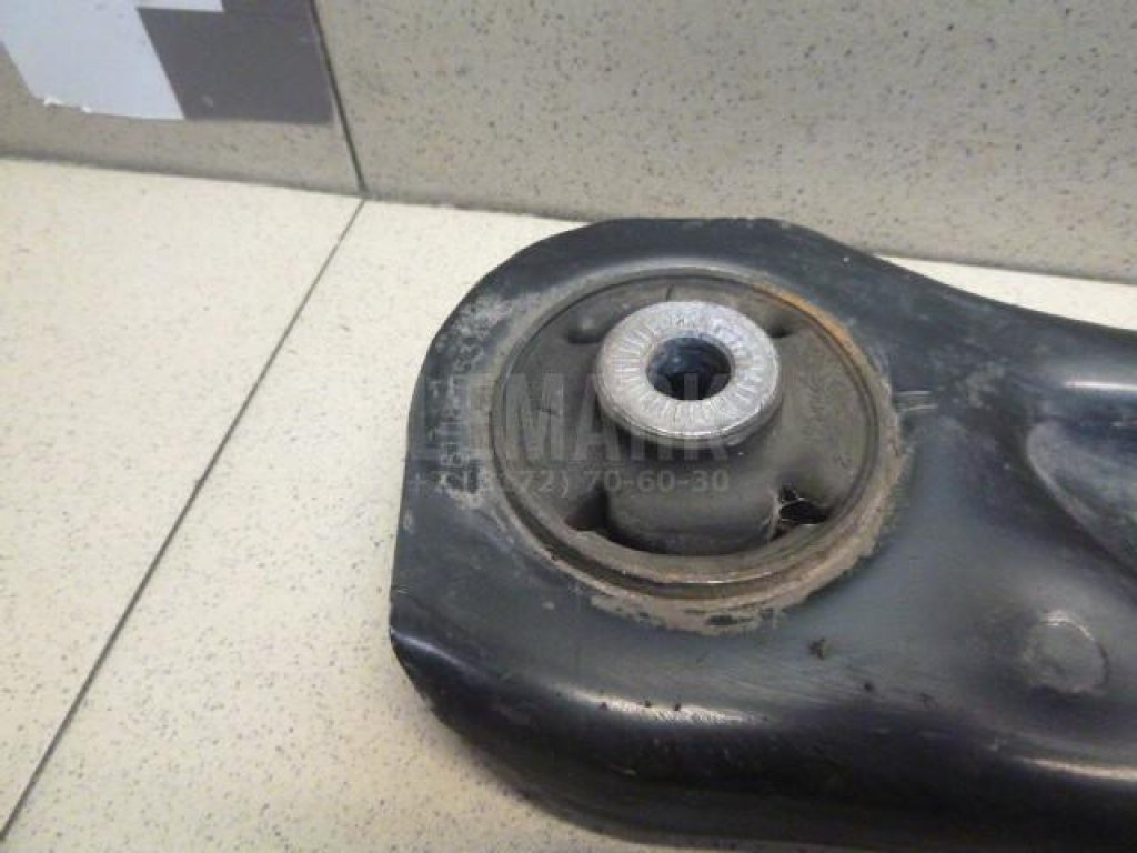 Рычаг передний правый