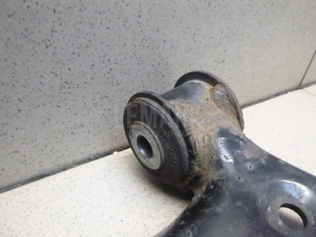 Рычаг передний правый