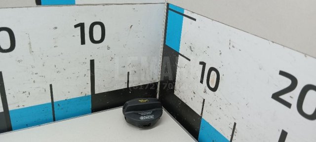 Крышка маслозаливной горловины